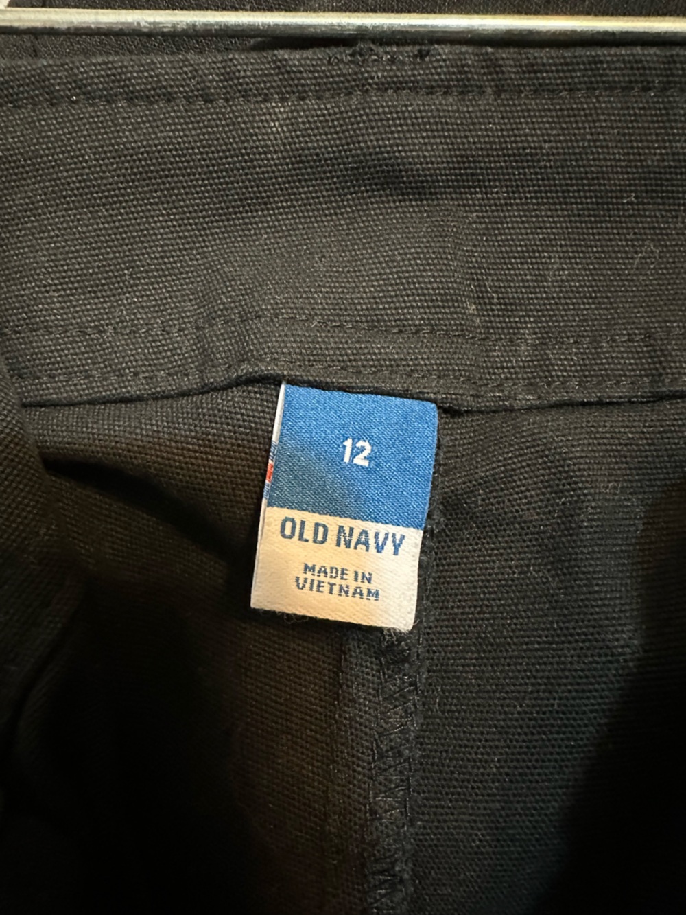 Old Navy Black Wide-Leg Cropped Chinos - Picture 3 of 3